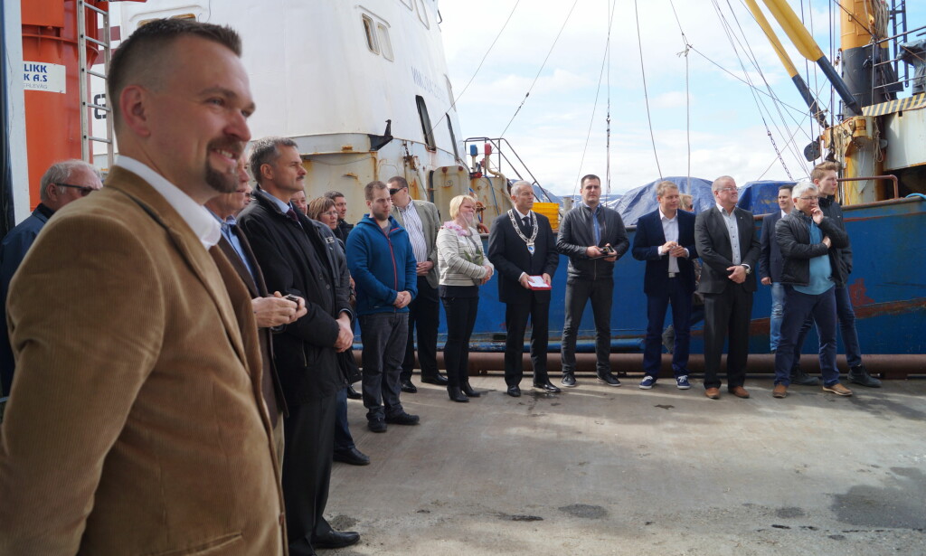 OFFICIAL OPENING: The opening of the Seagourmet crab factory in Båtsfjord on June 10, 2015. Far left is factory’s founder Peteris Pildegovics. To the right of him (in dark clothes) is Indulus Abelis, then Latvia's ambassador to Norway. Mayor Geir Knutsen is in the middle (with a chain of office). The boat is «Saldus». Photo: Andrei Kazakov. OFFICIAL OPENING: The opening of the Seagourmet crab factory in Båtsfjord on June 10, 2015. Far left is factory’s founder Peteris Pildegovics. To the right of him (in dark clothes) is Indulus Abelis, then Latvia's ambassador to Norway. Mayor Geir Knutsen is in the middle (with a chain of office). The boat is «Saldus». Photo: Andrei Kazakov.