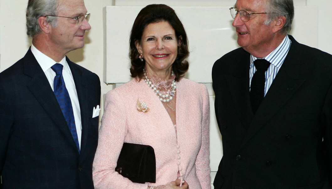 I GODT SELSKAP: Albert (t.h.) avbildet sammen med det svenske kongeparet i 2005, den gang han fortsatt var konge. Foto: NTB scanpix I GODT SELSKAP: Albert (t.h.) avbildet sammen med det svenske kongeparet i 2005, den gang han fortsatt var konge. Foto: NTB scanpix