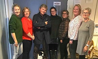 NEKTER Å GI SEG: Støttegruppa fra Dokka og familiens advokat, Arild Humlen. Foto: Privat NEKTER Å GI SEG: Støttegruppa fra Dokka og familiens advokat, Arild Humlen. Foto: Privat