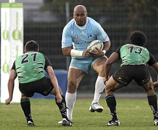 SAMMENLIGNING: Passasjeren, som ble beskrevet som overvektig, ble sammenlignet med rugbylegenden Jonah Lomu. Foto: NTB Scanpix SAMMENLIGNING: Passasjeren, som ble beskrevet som overvektig, ble sammenlignet med rugbylegenden Jonah Lomu. Foto: NTB Scanpix