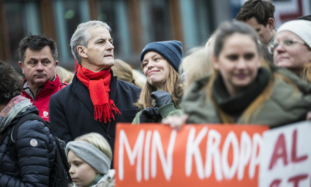 STØRE-STØTTE: Ap-leder Jonas Gahr Støre var blant de mange som lørdag demonstrerte til støtte for dagens abortlov. Foto: Trond Reidar Teigen / NTB scanpix STØRE-STØTTE: Ap-leder Jonas Gahr Støre var blant de mange som lørdag demonstrerte til støtte for dagens abortlov. Foto: Trond Reidar Teigen / NTB scanpix