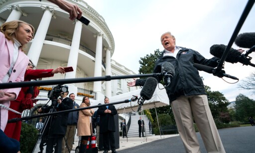 GJENTOK: Før avreisen fra Washington DC lørdag morgen gjentok president Donald Trump sin analyse av årsaken til katastrofebrannene i California. Foto: Rex/Shutterstock/NTB Scanpix. GJENTOK: Før avreisen fra Washington DC lørdag morgen gjentok president Donald Trump sin analyse av årsaken til katastrofebrannene i California. Foto: Rex/Shutterstock/NTB Scanpix.