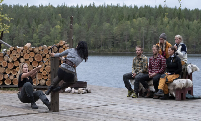 KJEMPET MED NEBB OG KLØR: Tvekampen mellom Karianne og Irene varte i en drøy halvtime. Foto: Kristin Skaalerud / TV 2 KJEMPET MED NEBB OG KLØR: Tvekampen mellom Karianne og Irene varte i en drøy halvtime. Foto: Kristin Skaalerud / TV 2