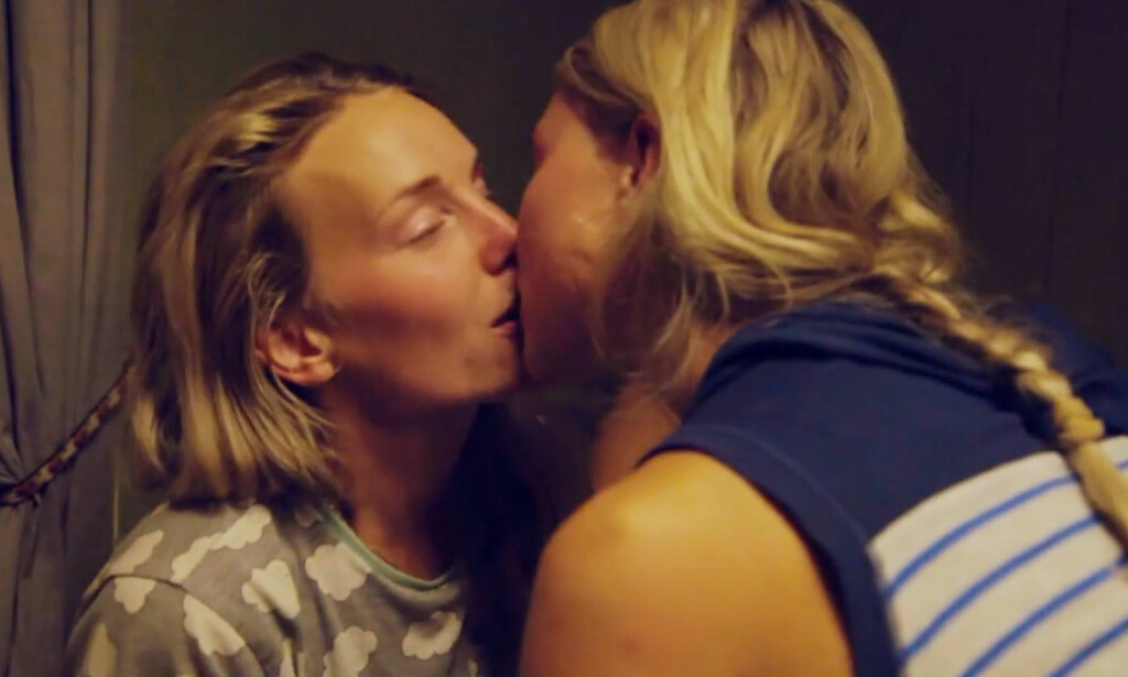 VISER FØLELSER: Lene og Tonje kliner til foran Kjetil og Karianne etter avsløringen. Foto: TV 2 VISER FØLELSER: Lene og Tonje kliner til foran Kjetil og Karianne etter avsløringen. Foto: TV 2