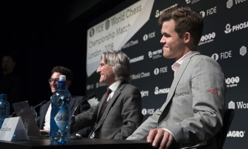 image: Carlsen måtte spise egne ord. Fikk salen til å bryte ut i latter