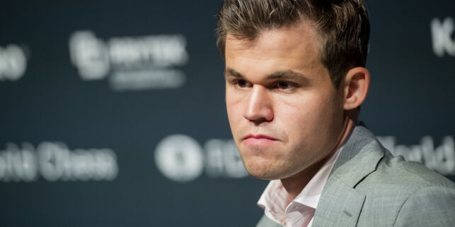 image: Carlsen i trøbbel: - Han sliter tydelig