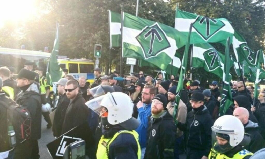 image: Politiet stoppet naziorganisasjon utenfor ambassadebygg i Oslo