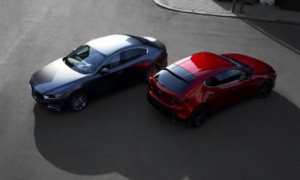 Mazda avduket i natt sedan- og hatchback-utgavene av sin splitter nye Mazda3. Foto: Mazda Mazda avduket i natt sedan- og hatchback-utgavene av sin splitter nye Mazda3. Foto: Mazda