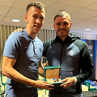 <strong>EKSKLUSIV GAVE:</strong> Her poserer Ivan Perisic med sin flunkende nye Rolex, sammen med Mauro Icardi. Foto: Instagram/Mauro Icardi <strong>EKSKLUSIV GAVE:</strong> Her poserer Ivan Perisic med sin flunkende nye Rolex, sammen med Mauro Icardi. Foto: Instagram/Mauro Icardi