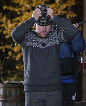 DET AVGJØRENDE ØYEBLIKKET: Kjetil Nørstebø tar seg til hodet idet konkurrenten utropes som vinner. Så forsvinner han. Foto: Tore Skaar DET AVGJØRENDE ØYEBLIKKET: Kjetil Nørstebø tar seg til hodet idet konkurrenten utropes som vinner. Så forsvinner han. Foto: Tore Skaar