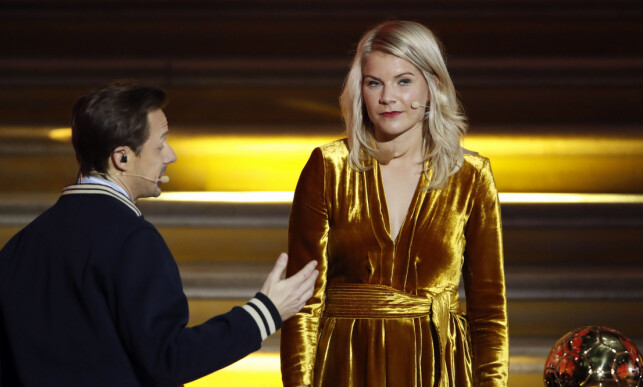 «NEI»: Ada Hegerberg ga et enkelt og tydelig «nei» da DJ-en Martin Solveig (til ventre) ba henne om å «twerke» under Ballon d'Or-kåringen. Franskmannen har i etterkant beklaget spørsmålet. Foto: Foto: Christophe Ena / AP Photo / NTB Scanpix «NEI»: Ada Hegerberg ga et enkelt og tydelig «nei» da DJ-en Martin Solveig (til ventre) ba henne om å «twerke» under Ballon d'Or-kåringen. Franskmannen har i etterkant beklaget spørsmålet. Foto: Foto: Christophe Ena / AP Photo / NTB Scanpix
