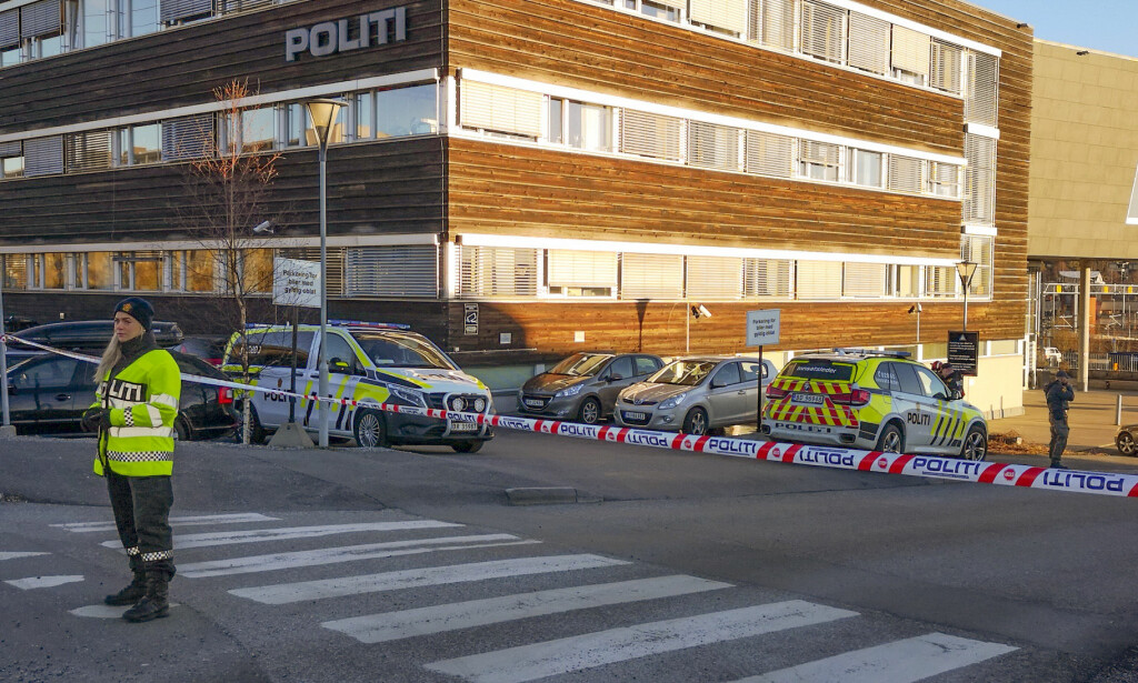 EVAKUERT: Politihuset i Ski ble evakuert etter funnet på onsdag. Foto: Freddie Larsen EVAKUERT: Politihuset i Ski ble evakuert etter funnet på onsdag. Foto: Freddie Larsen