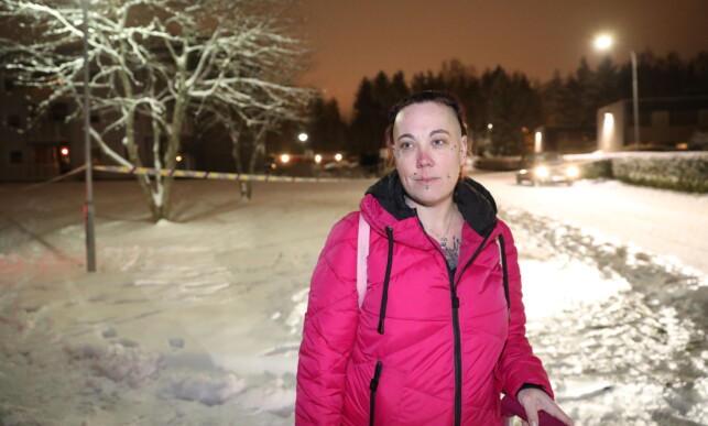 NABO: Alma Jordet bor i naboblokka til den siktede i saken der en bombe ble sendt til Ski politihus. Foto: Christian Roth Christensen / Dagbladet NABO: Alma Jordet bor i naboblokka til den siktede i saken der en bombe ble sendt til Ski politihus. Foto: Christian Roth Christensen / Dagbladet