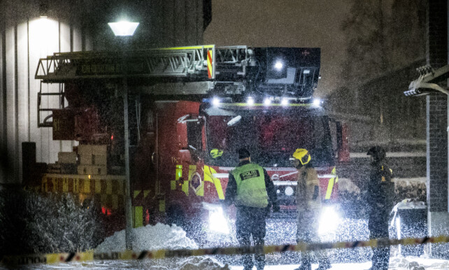 EVAKUERT: Et stort område rundt mannens bolig ble evakuert fredag kveld. Politiet fryktet det kunne være eksplosiver på stedet. De har ennå ikke kontroll på andre steder mannen kan ha oppholdt seg. Foto: Christian Roth Christensen / Dagbladet EVAKUERT: Et stort område rundt mannens bolig ble evakuert fredag kveld. Politiet fryktet det kunne være eksplosiver på stedet. De har ennå ikke kontroll på andre steder mannen kan ha oppholdt seg. Foto: Christian Roth Christensen / Dagbladet