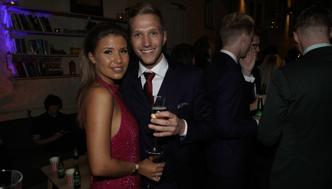 SMIL: Andrea og Nikolai poserer sammen etter romanseryktene. Foto: John Terje Pedersen / Dagbladet SMIL: Andrea og Nikolai poserer sammen etter romanseryktene. Foto: John Terje Pedersen / Dagbladet