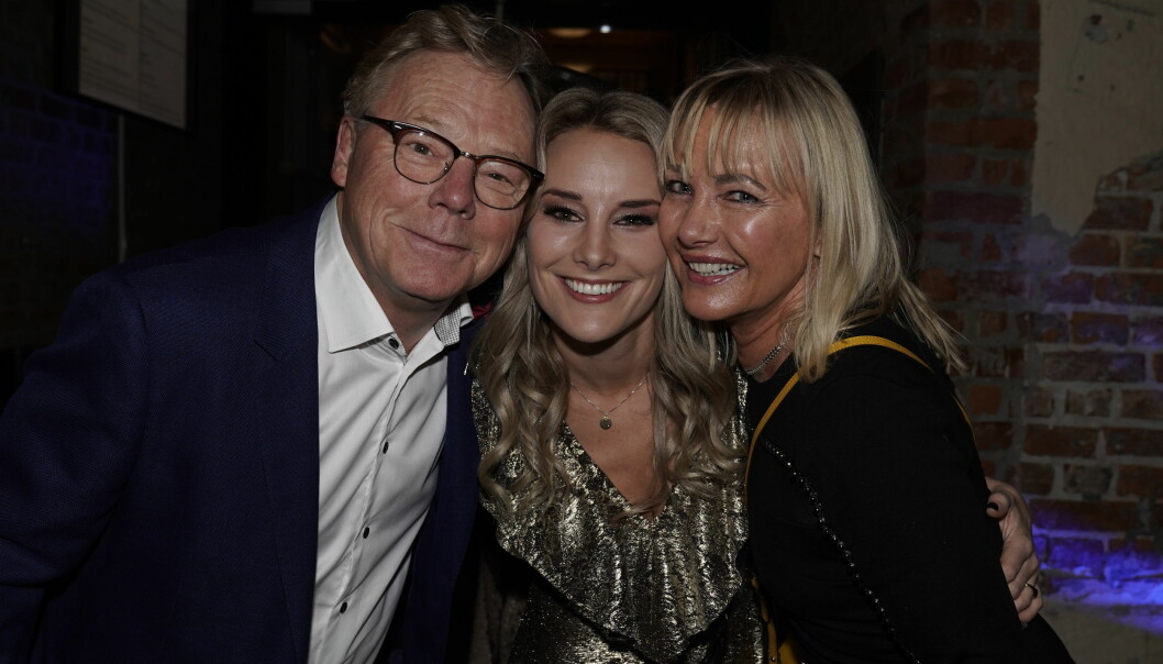 SMIL: «Farmen»-Lene poserer på festen med familie. Foto: John Terje Pedersen / Dagbladet SMIL: «Farmen»-Lene poserer på festen med familie. Foto: John Terje Pedersen / Dagbladet