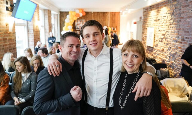BESTEVENNER: Anders Eggan har god støtte i familien. Her sammen med faren Øyvind Eggan, som er treneren hans, og moren Tonje Eggan. Foto: Joakim Kleven BESTEVENNER: Anders Eggan har god støtte i familien. Her sammen med faren Øyvind Eggan, som er treneren hans, og moren Tonje Eggan. Foto: Joakim Kleven
