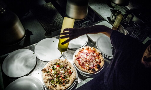IKKE BARE PIZZA: Det serveres enkle forretter og dessert, men det er pizza som viktigst. IKKE BARE PIZZA: Det serveres enkle forretter og dessert, men det er pizza som viktigst.
