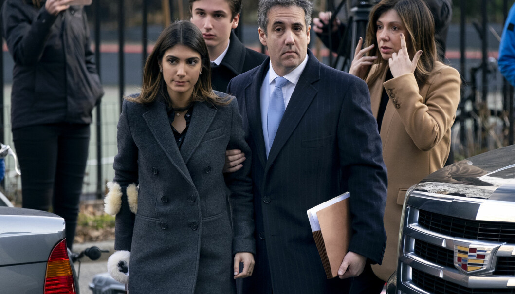<strong>DATTER:</strong> Michael Cohen sammen med datteren Samantha (t.v.), sønnen Jake og kona Laura Shusterman dagen han ble dømt til tre års fengsel 12. desember 2018. Foto: AP Photo/Craig Ruttle <strong>DATTER:</strong> Michael Cohen sammen med datteren Samantha (t.v.), sønnen Jake og kona Laura Shusterman dagen han ble dømt til tre års fengsel 12. desember 2018. Foto: AP Photo/Craig Ruttle