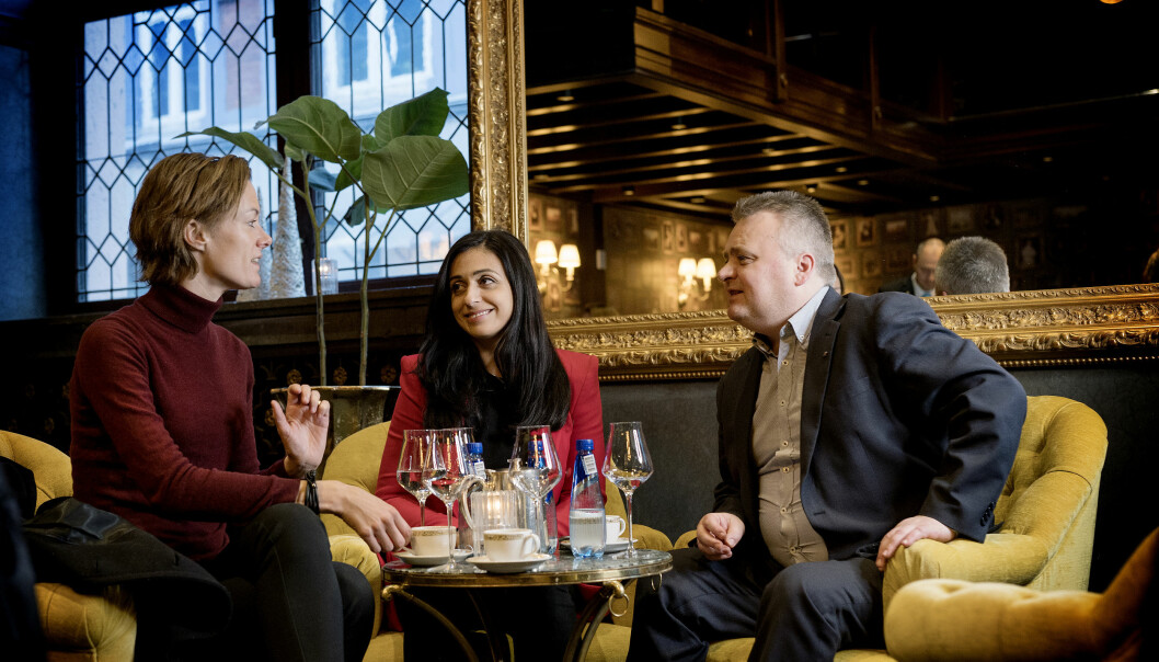 <strong>NYE TILTAK:</strong> Arbeiderpartiets Anette Trettebergstuen og Hadia Tajik går sammen med LO og Fellesforbundets leder Jørn Eggum for å identifisere nye tiltak mot vold og trakassering i arbeidslivet. Foto: Anita Arntzen <strong>NYE TILTAK:</strong> Arbeiderpartiets Anette Trettebergstuen og Hadia Tajik går sammen med LO og Fellesforbundets leder Jørn Eggum for å identifisere nye tiltak mot vold og trakassering i arbeidslivet. Foto: Anita Arntzen