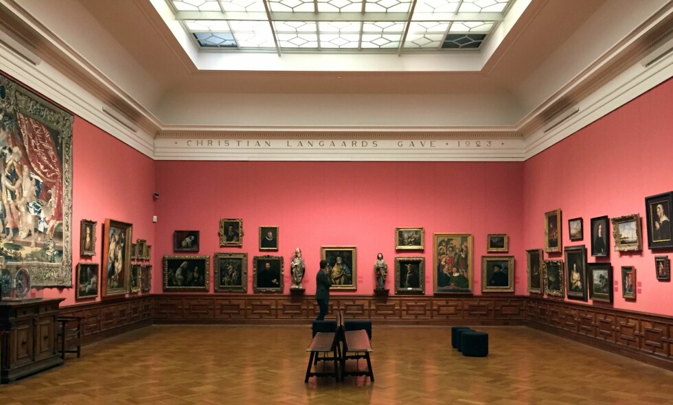 LANGAARDS TESTAMENT: Langaard-salen er Chr. Langaards testamentariske gave til museet, og er en salig blanding av høyt og lavt, kunsthistoriske mesterverk – deriblant El Greco, Goya og Rubens – og trivialiteter. Men det er på alle måter er ett av Nasjonalgalleriets flotteste rom, og ifølge testamentet ment å forbli i bygget.
FOTO: ARVE RØD LANGAARDS TESTAMENT: Langaard-salen er Chr. Langaards testamentariske gave til museet, og er en salig blanding av høyt og lavt, kunsthistoriske mesterverk – deriblant El Greco, Goya og Rubens – og trivialiteter. Men det er på alle måter er ett av Nasjonalgalleriets flotteste rom, og ifølge testamentet ment å forbli i bygget.
FOTO: ARVE RØD