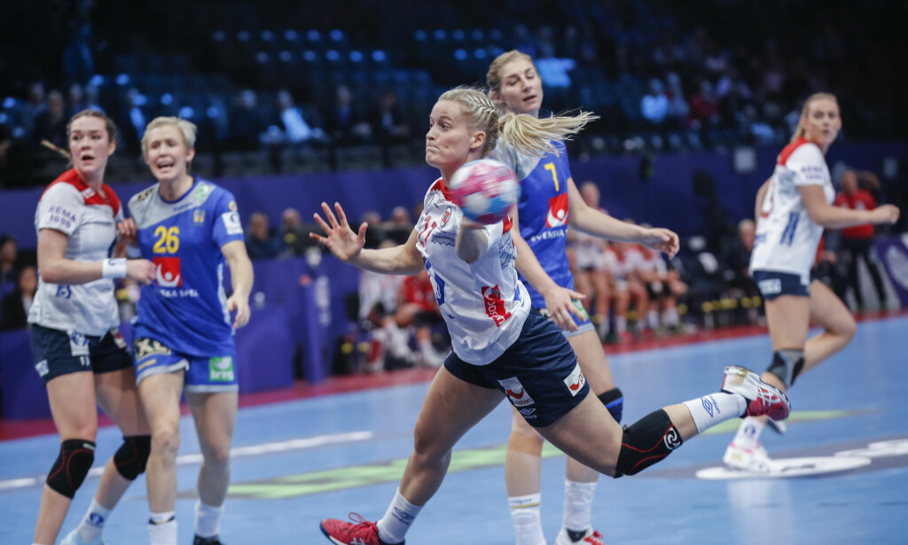 POSITIV: Marit Røsberg Jacobsen scoret på alle sine ti siste skudd i EM - og avsluttet mesterskapet postivt, i likhet med resten av laget.
Foto: Vidar Ruud / NTB scanpix POSITIV: Marit Røsberg Jacobsen scoret på alle sine ti siste skudd i EM - og avsluttet mesterskapet postivt, i likhet med resten av laget.
Foto: Vidar Ruud / NTB scanpix