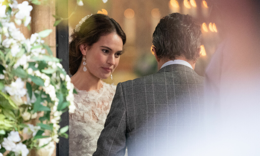 BRUDEN: Skuespiller Lily James spiller rollen som Hugh Grants datter, og bruden i oppfølgeren til «Fire bryllup og en gravferd». Foto: Splashnews / NTB scanpix BRUDEN: Skuespiller Lily James spiller rollen som Hugh Grants datter, og bruden i oppfølgeren til «Fire bryllup og en gravferd». Foto: Splashnews / NTB scanpix
