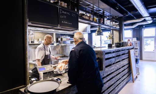 IKKE BARE BAR: Du kan også kjøp fisk deg hjem på restaurant Hallen. IKKE BARE BAR: Du kan også kjøp fisk deg hjem på restaurant Hallen.
