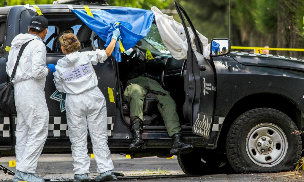 SEKS DØDE: Tidligere denne måneden ble seks politimenn skutt og drept i delstaten Jalisco der CJNG har sitt utspring. El Mencho og hans menn antas å stå bak. Foto: AFP / Ulises Ruiz / NTB Scanpix SEKS DØDE: Tidligere denne måneden ble seks politimenn skutt og drept i delstaten Jalisco der CJNG har sitt utspring. El Mencho og hans menn antas å stå bak. Foto: AFP / Ulises Ruiz / NTB Scanpix