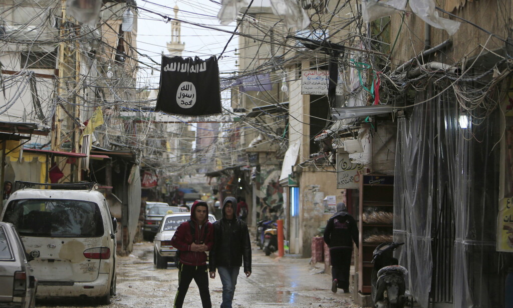 IS-FLAGGET VAIER: Dette bildet ble tatt i flyktningleiren Ein el-Hilweh i januar 2016. Foto: Ali Hashisho/Reuters/NTB Scanpix IS-FLAGGET VAIER: Dette bildet ble tatt i flyktningleiren Ein el-Hilweh i januar 2016. Foto: Ali Hashisho/Reuters/NTB Scanpix