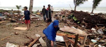 Minst 222 døde i Indonesia - frykter flere tsunamier Minst 222 døde i Indonesia - frykter flere tsunamier
