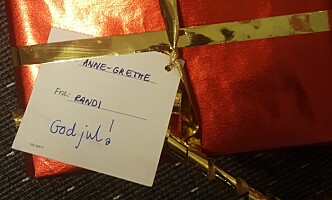 <strong>RANDIS GAVE:</strong> Til Anne-Grethe trenger en adresse. Foto: Posten <strong>RANDIS GAVE:</strong> Til Anne-Grethe trenger en adresse. Foto: Posten