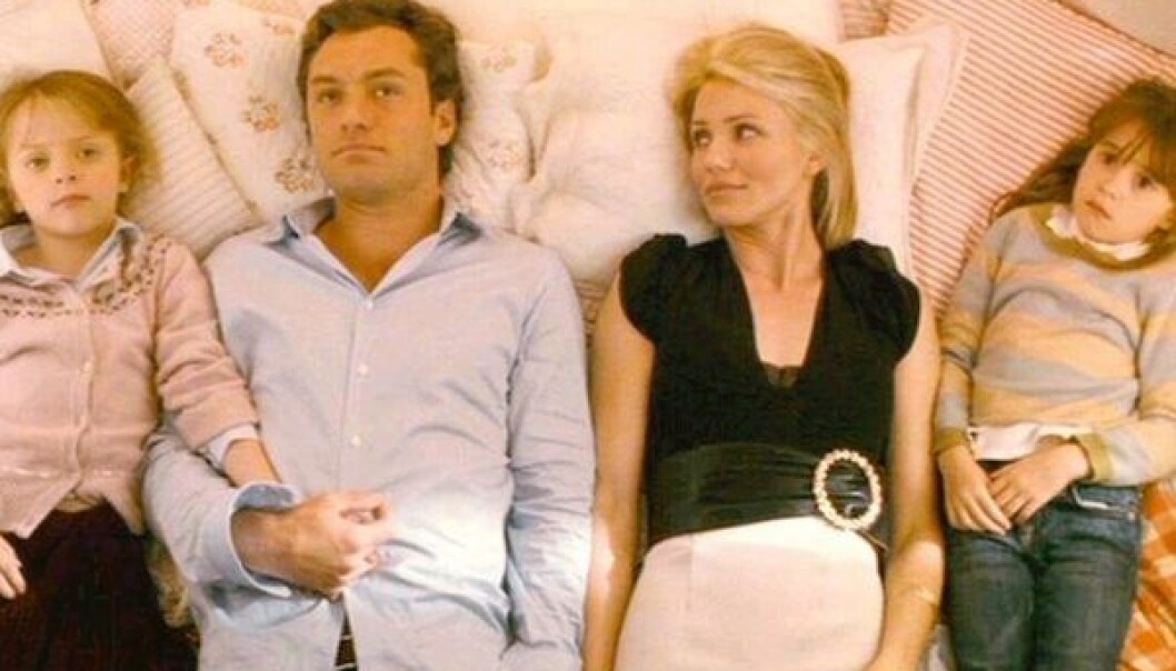 FRA FILMEN: Sophie (Miffy Englefield), Graham (Jude Law), Amanda (Cameron Diaz) og Olivia (Emma Pritchard). FRA FILMEN: Sophie (Miffy Englefield), Graham (Jude Law), Amanda (Cameron Diaz) og Olivia (Emma Pritchard).
