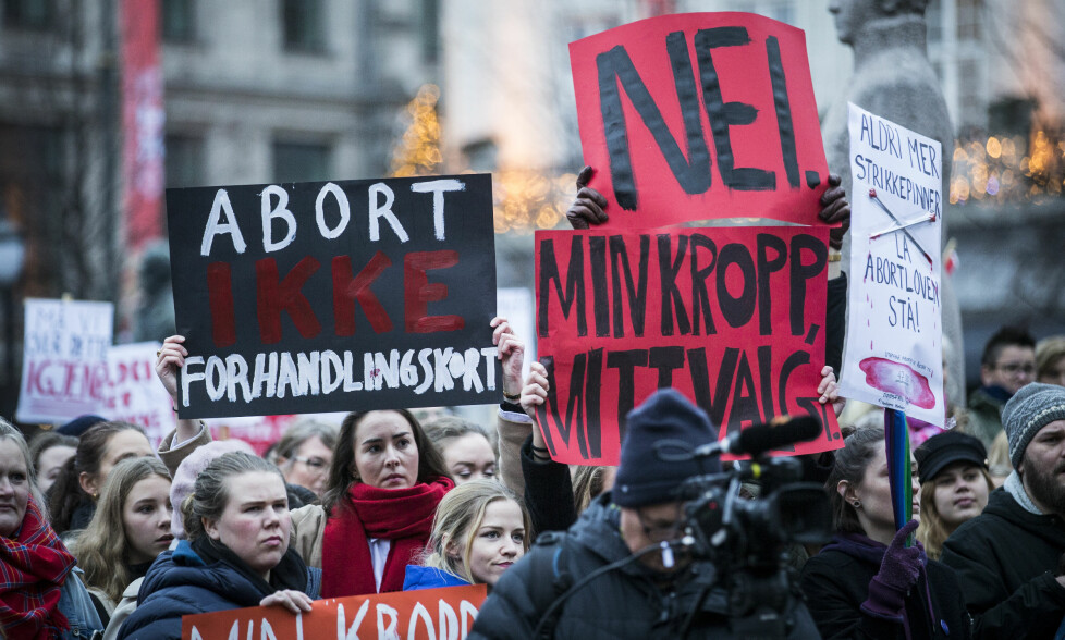 NY ABORTSTRID?: Vil KrF i forhandlingene med Høyre, Frp og Venstre få nok gjennomslag til å gå i regjering, og betyr det endringer i abortloven? Her fra demonstrasjonen foran Stortinget for å beholde dagens abortlov, i november. Foto: NTB scanpix NY ABORTSTRID?: Vil KrF i forhandlingene med Høyre, Frp og Venstre få nok gjennomslag til å gå i regjering, og betyr det endringer i abortloven? Her fra demonstrasjonen foran Stortinget for å beholde dagens abortlov, i november. Foto: NTB scanpix