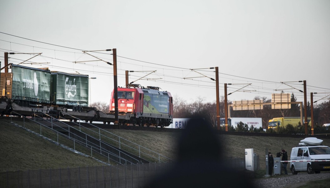 Togpassasjer: - Plutselig smadret tre vinduer Togpassasjer: - Plutselig smadret tre vinduer