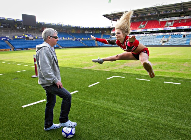 STOLT: Både mor Sigrun Vedelden og far Egil Drillo Olsen har støttet dattera i sitt valg av idrett. Her er de to sistnevnte fotografert sammen på Ullevaal stadion i 2010. Foto: Aftenposten / NTB Scanpix STOLT: Både mor Sigrun Vedelden og far Egil Drillo Olsen har støttet dattera i sitt valg av idrett. Her er de to sistnevnte fotografert sammen på Ullevaal stadion i 2010. Foto: Aftenposten / NTB Scanpix
