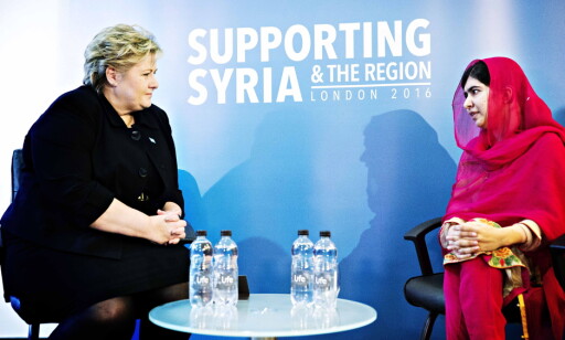 FOR JENTERS RETT TIL UTDANNING: Statsminister Erna Solberg og fredsprisvinner Malala Yousafzai under konferansen om hjelp til Syrias flyktninger i London i 2016. Konferansen var ledet av Storbritannia, Tyskland, Kuwait og Norge.. Foto: Nina Hansen FOR JENTERS RETT TIL UTDANNING: Statsminister Erna Solberg og fredsprisvinner Malala Yousafzai under konferansen om hjelp til Syrias flyktninger i London i 2016. Konferansen var ledet av Storbritannia, Tyskland, Kuwait og Norge.. Foto: Nina Hansen