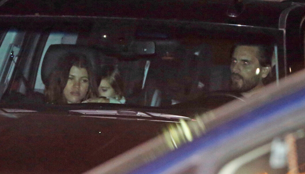 <strong>FØRSTE GANG:</strong> Kourtney og Sofia møttes for første gang sammen med Scott under en middag på Nobu i Malibu. Her er de fotografert mens de kjører vekk etter måltidet. Foto: NTB scanpix <strong>FØRSTE GANG:</strong> Kourtney og Sofia møttes for første gang sammen med Scott under en middag på Nobu i Malibu. Her er de fotografert mens de kjører vekk etter måltidet. Foto: NTB scanpix