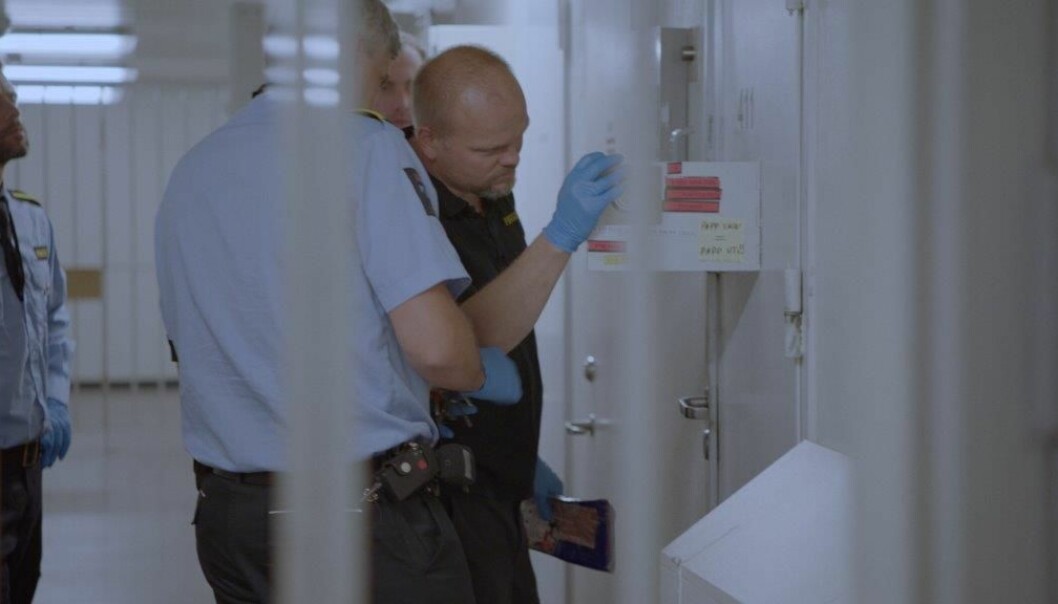<strong>PRISBELØNT:</strong> Dokumentarfilmen «Fengslet og forlatt» ble i desember hedret med ExtraStiftelsens helsepris for 2018, utdelt av stortingspresident Tone W. Trøen. Foto: Lars Erlend Tubaas Øymo / Speranza Film <strong>PRISBELØNT:</strong> Dokumentarfilmen «Fengslet og forlatt» ble i desember hedret med ExtraStiftelsens helsepris for 2018, utdelt av stortingspresident Tone W. Trøen. Foto: Lars Erlend Tubaas Øymo / Speranza Film
