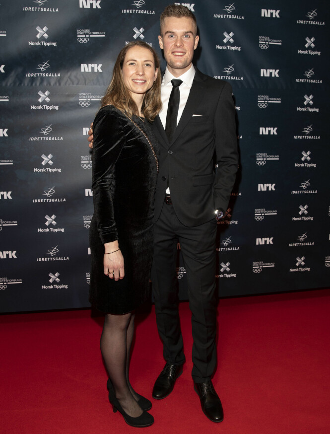 <strong>SLITSOMT:</strong> Filip Ingebrigtsen ankom prisutdelingen med kona Astrid Mangen Ingebrigtsen. Han ville blitt noe mindre slitsomt enn løper. Foto: andreas Fadum / Se og Hør <strong>SLITSOMT:</strong> Filip Ingebrigtsen ankom prisutdelingen med kona Astrid Mangen Ingebrigtsen. Han ville blitt noe mindre slitsomt enn løper. Foto: andreas Fadum / Se og Hør