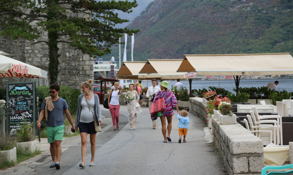 Smale gater: I den lille landsbyen Perast går livet i sakte fart selv i turistsesongen. Foto: Odd Rora Lange/The Travel Inspector Smale gater: I den lille landsbyen Perast går livet i sakte fart selv i turistsesongen. Foto: Odd Rora Lange/The Travel Inspector