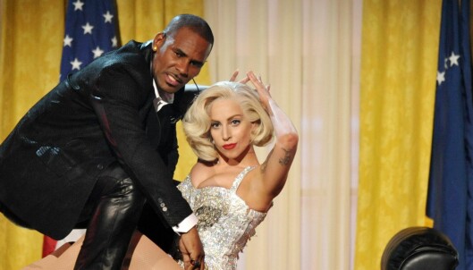 Trekker sang etter overgrepsanklager mot R. Kelly Trekker sang etter overgrepsanklager mot R. Kelly