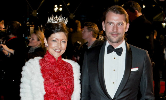 GAVE FRA DRONNINGEN: Diademet som Alexandra har på seg på dette bildet var en gave fra dronning Margrethe. Her avbildet med sin andre eksmann, Martin Jørgensen. Foto: NTB Scanpix GAVE FRA DRONNINGEN: Diademet som Alexandra har på seg på dette bildet var en gave fra dronning Margrethe. Her avbildet med sin andre eksmann, Martin Jørgensen. Foto: NTB Scanpix