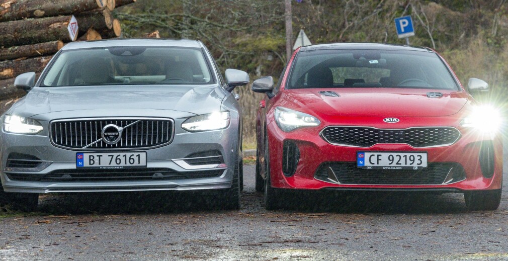 BREDE OG LAVE: Både Kia (t.h.) og Volvo jakter de samme kundene med sine råtøffe og spreke toppmodeller. Men når i det hele tatt Kia opp til Volvo? Autofil har testet bilene mot hverandre. Foto: Jamieson Pothecary / Autofil BREDE OG LAVE: Både Kia (t.h.) og Volvo jakter de samme kundene med sine råtøffe og spreke toppmodeller. Men når i det hele tatt Kia opp til Volvo? Autofil har testet bilene mot hverandre. Foto: Jamieson Pothecary / Autofil