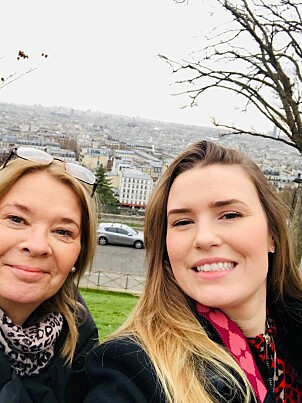 <strong>UROLIG:</strong> Svenske Caroline Bladh og mora befant seg like i nærheten av dagens eksplosjon i Paris. Hun forteller at hun ble urolig da hun hørte den. FOTO: Privat <strong>UROLIG:</strong> Svenske Caroline Bladh og mora befant seg like i nærheten av dagens eksplosjon i Paris. Hun forteller at hun ble urolig da hun hørte den. FOTO: Privat