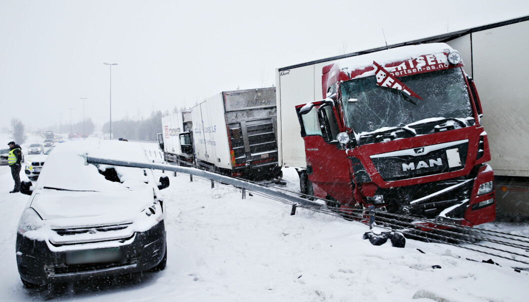 <strong>KRASJ:</strong> Flere trailere var involvert i ulykken. Foto: Henning Lillegård / Dagbladet <strong>KRASJ:</strong> Flere trailere var involvert i ulykken. Foto: Henning Lillegård / Dagbladet