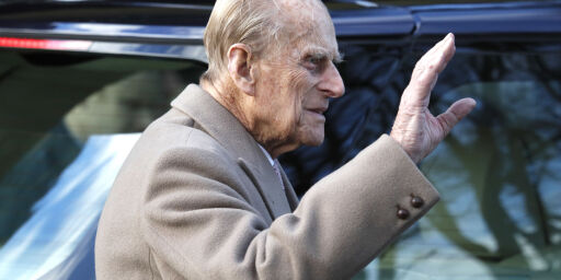image: Prins Philip (97) krasjet. Nå skaper han debatt rundt aldrende sjåfører