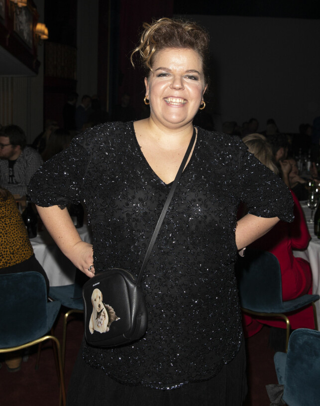 LEDET SHOWET: Else Kåss Furuseth fikk hele salen til å le under fredagens «Humorpris». Fra scenen uttrykte hun også frustrasjon over hvor mannsdominert humorbransjen er. Foto: Andreas Fadum / Se og Hør LEDET SHOWET: Else Kåss Furuseth fikk hele salen til å le under fredagens «Humorpris». Fra scenen uttrykte hun også frustrasjon over hvor mannsdominert humorbransjen er. Foto: Andreas Fadum / Se og Hør