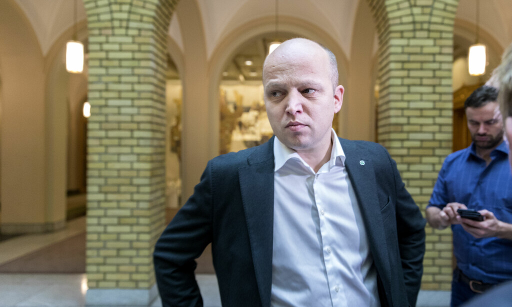 OVERDRIVER: Senterpartileder Trygve Slagsvold Vedum overdriver når han sier at du må kutte ut kjøttkakemiddagen for å utjevne en flytur til og fra Thailand. Foto: NTB Scanpix OVERDRIVER: Senterpartileder Trygve Slagsvold Vedum overdriver når han sier at du må kutte ut kjøttkakemiddagen for å utjevne en flytur til og fra Thailand. Foto: NTB Scanpix