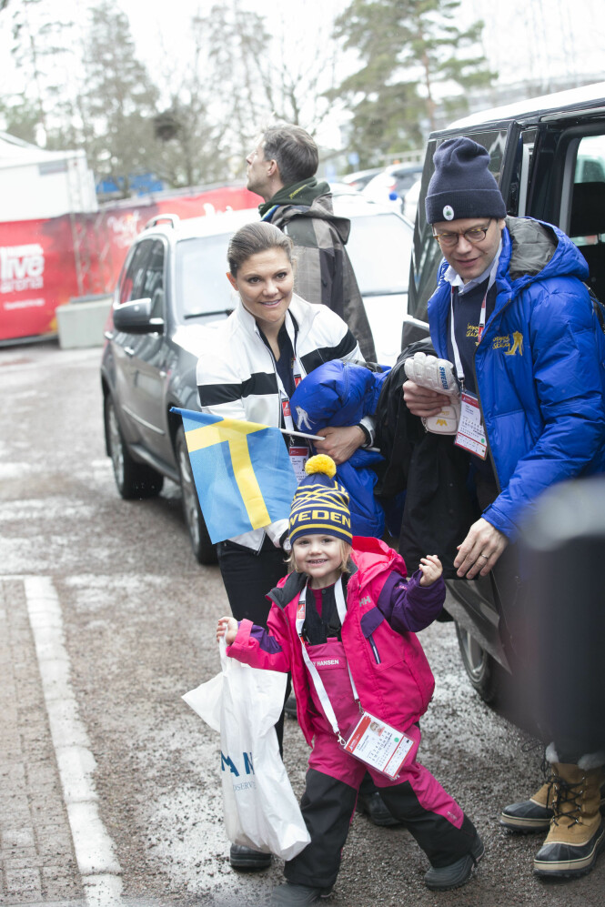 <strong>ENGASJERTE:</strong> Både kronprinsesse Victoria og prins Daniel er svært interessert i sport og heier stadig på de svenske utøverne. Her sammen med prinsesse Estelle under ski-VM i Falun i 2015. Foto: NTB Scanpix <strong>ENGASJERTE:</strong> Både kronprinsesse Victoria og prins Daniel er svært interessert i sport og heier stadig på de svenske utøverne. Her sammen med prinsesse Estelle under ski-VM i Falun i 2015. Foto: NTB Scanpix